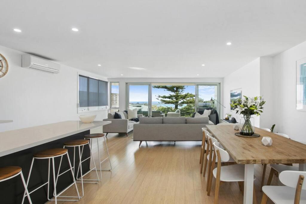 Beachside Living With Sea Views At The Pines *