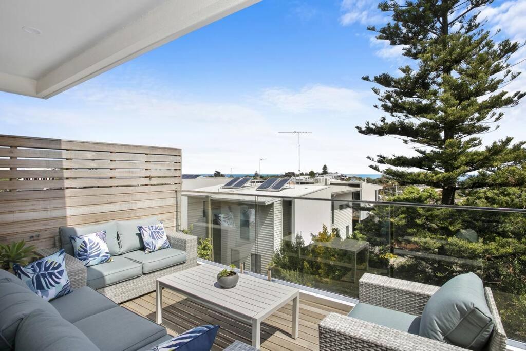 Apartment Beachside Living With Sea Views At The Pines *